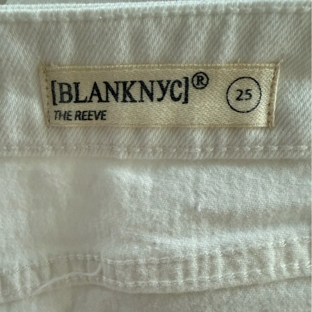 Blank NYC The Reeve High Rise Ribcage Frayed Hem Short White NWT Size 25 - Picture 6 of 7